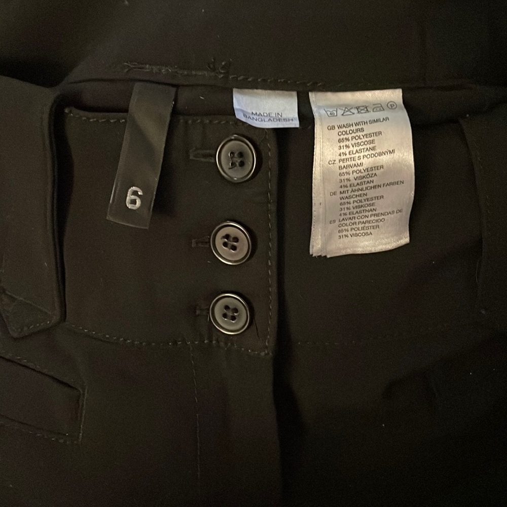 H & M Black pants Size 6 4 pockets 15 waist x 9 rise x 35 length